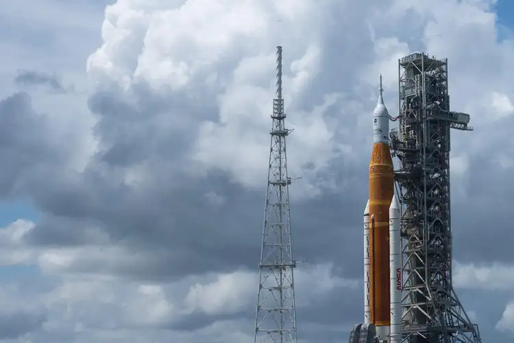 NASA มีเป้าหมายใหม่ในการเปิดตัว SLS Megarocket